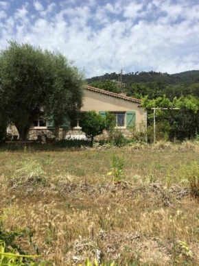 Dans la campagne Grassoise villa mitoyenne de 90m2 wifi gratuit